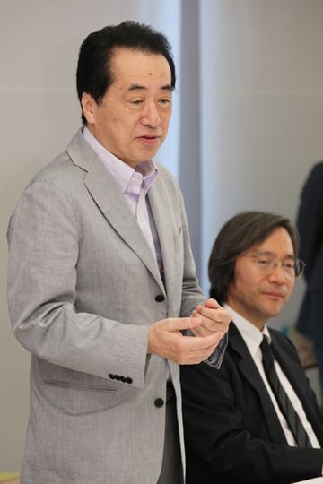 オンラインショップ関係者との懇談会であいさつをする菅総理３