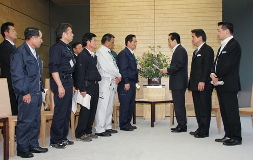双葉町議会による東日本大震災に関する要望を受ける菅総理