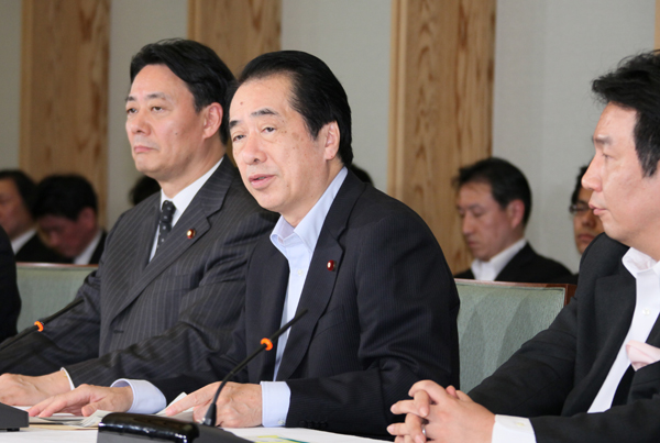 原子力発電所事故経済被害対応チーム関係閣僚会合であいさつする菅総理1