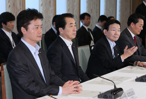 月例経済報告等に関する関係閣僚会議に出席する菅総理1