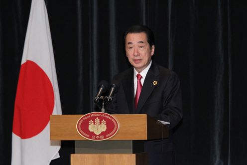 内外記者会見を行う菅総理1