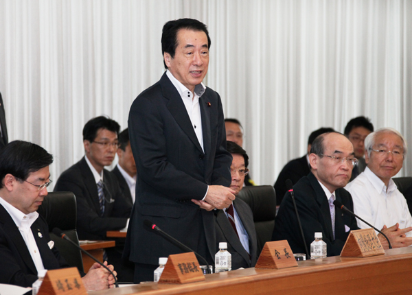 全国知事会議であいさつする菅総理2