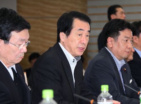 政府・与党社会保障改革検討本部成案決定会合であいさつする菅総理１