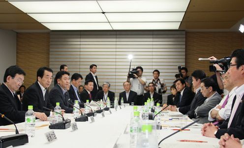 政府・与党社会保障改革検討本部成案決定会合であいさつする菅総理2