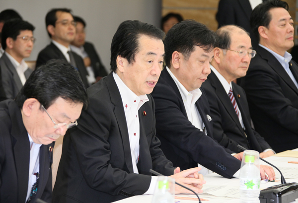 政府・与党社会保障改革検討本部成案決定会合であいさつする菅総理1