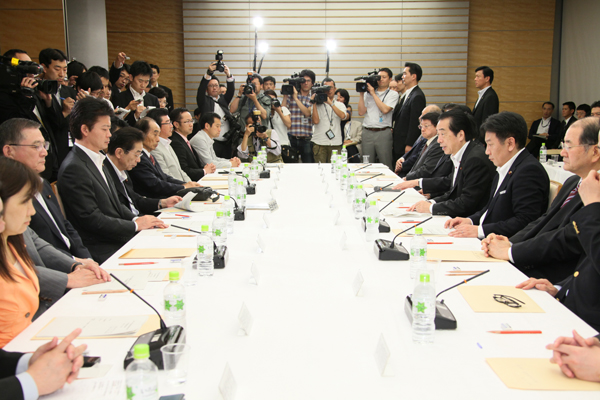 政府・与党社会保障改革検討本部成案決定会合であいさつする菅総理2