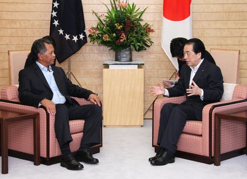 クック諸島のプナ首相と会談する菅総理２
