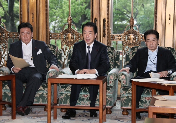 政府・与党社会保障改革検討本部成案決定会合であいさつする菅総理1