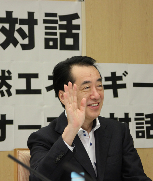自然エネルギーに関する「総理・国民オープン対話」であいさつする菅総理2