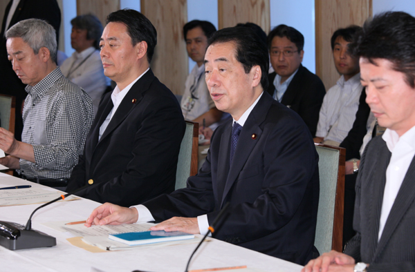 エネルギー・環境会議であいさつする菅総理1