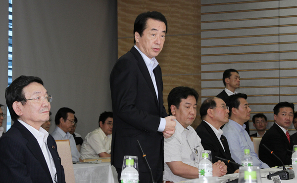 政府・与党社会保障改革検討本部であいさつする菅総理1