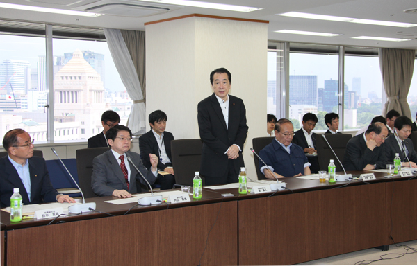 自殺対策タスクフォースの会合であいさつする菅総理1