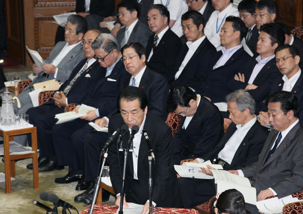 衆議院予算委員会で答弁する菅総理1