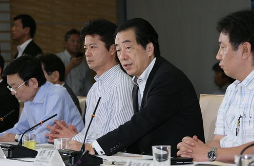 新成長戦略実現会議であいさつする菅総理1