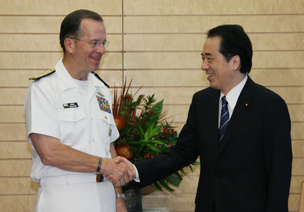 マレン米統合参謀本部議長の表敬を受ける菅総理1