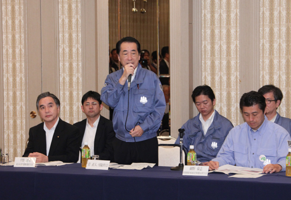 原子力発電所事故に関係する地元自治体の首長等と意見交換する菅総理1