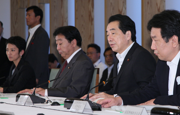 行政刷新会議であいさつする菅総理1