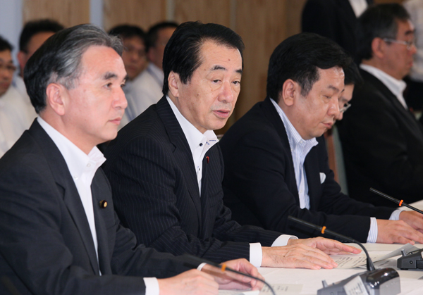 東日本大震災復興対策本部であいさつする菅総理1