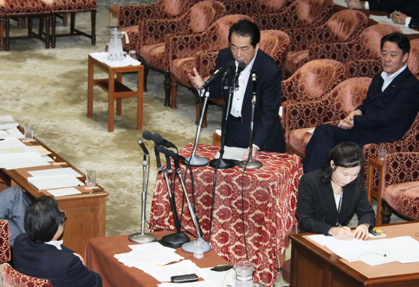衆議院東日本大震災復興特別委員会で答弁する菅総理1