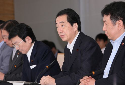 男女共同参画会議であいさつする菅総理1