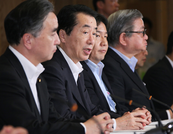 東日本大震災復興対策本部であいさつする菅総理1