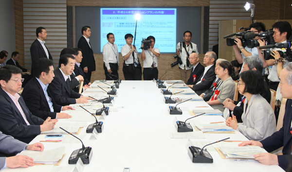 総合科学技術会議であいさつする菅総理1