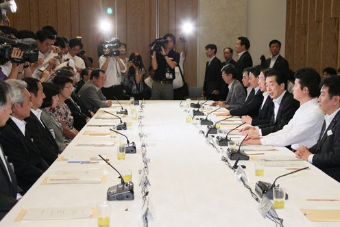 食と農林漁業の再生実現会議であいさつする菅総理2