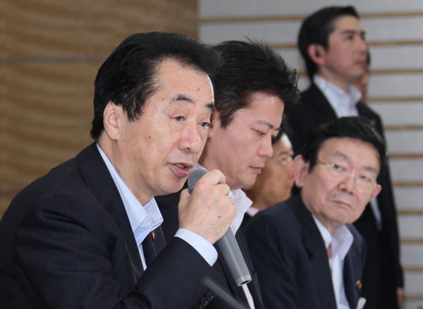 新成長戦略実現会議であいさつする菅総理1