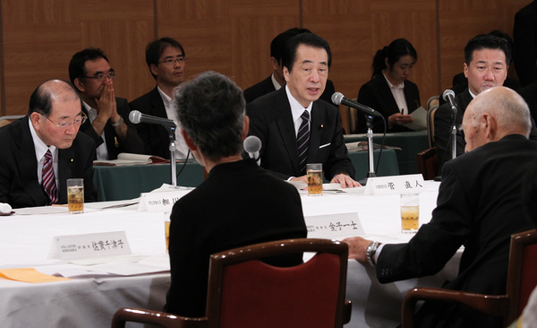 「被爆者団体から要望を聞く会」であいさつする菅総理1