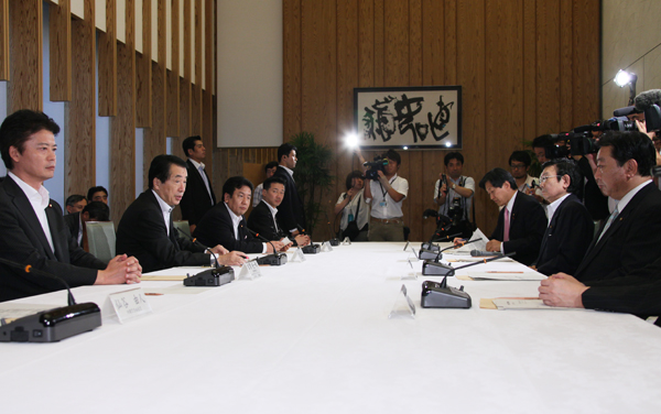 予算編成に関する閣僚委員会であいさつをする菅総理2