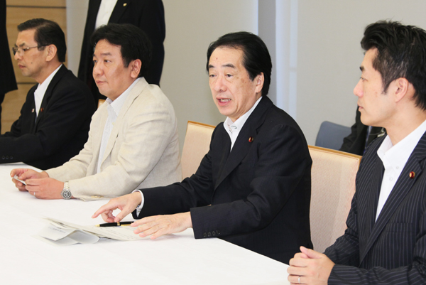 原子力安全規制に関する組織の見直しについての関係閣僚会合であいさつをする菅総理1