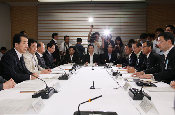 国と地方の協議の場であいさつをする菅総理2