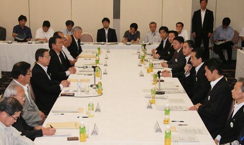 原子力災害からの福島復興再生会議で発言する菅総理1