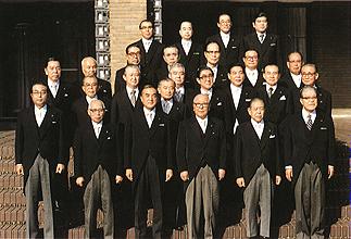 大幅値下げ)希少元中曽根内閣総理大臣現役時代の実筆額-